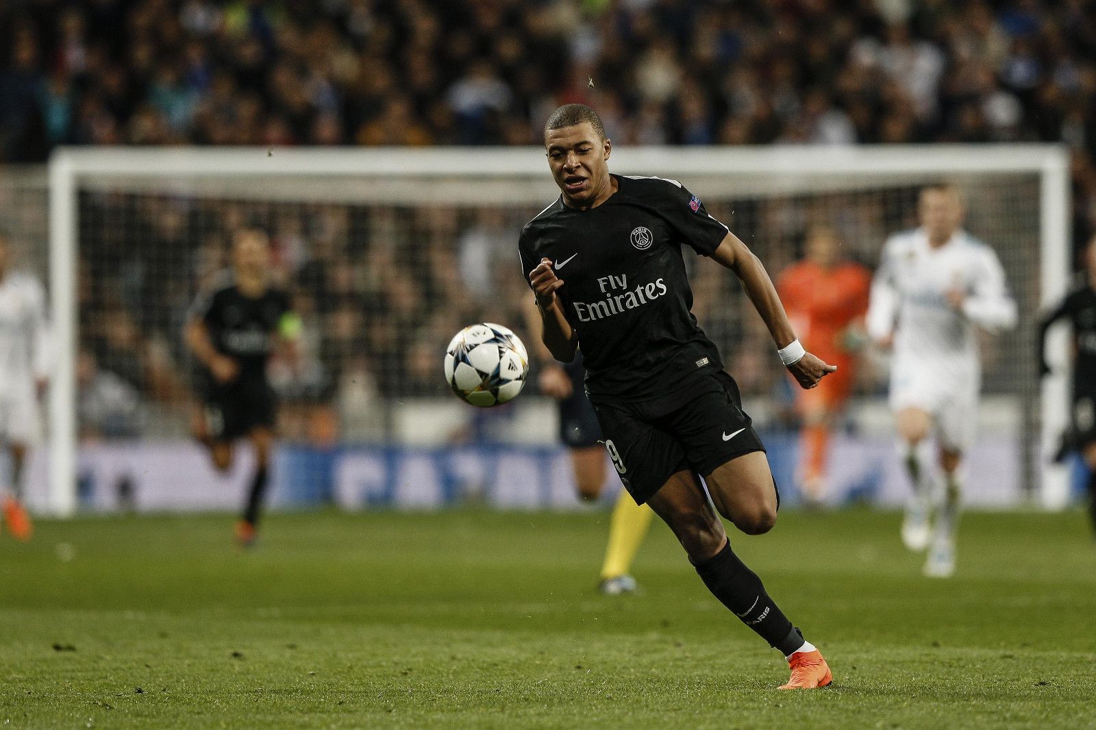 英媒：南安普顿期待埃弗顿再次对迪布林报价，估价超4000万镑（英媒：南安普顿盼埃弗顿再度报价迪布林，估值逾4000万英镑）