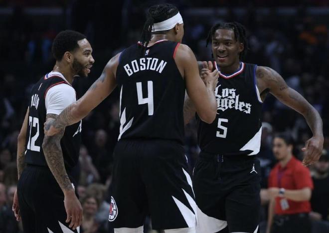 CBA杯战报：劳森16分7板11助，新疆99-78大胜福建（CBA杯赛快讯：劳森16分7板11助，新疆99-78轻取福建）