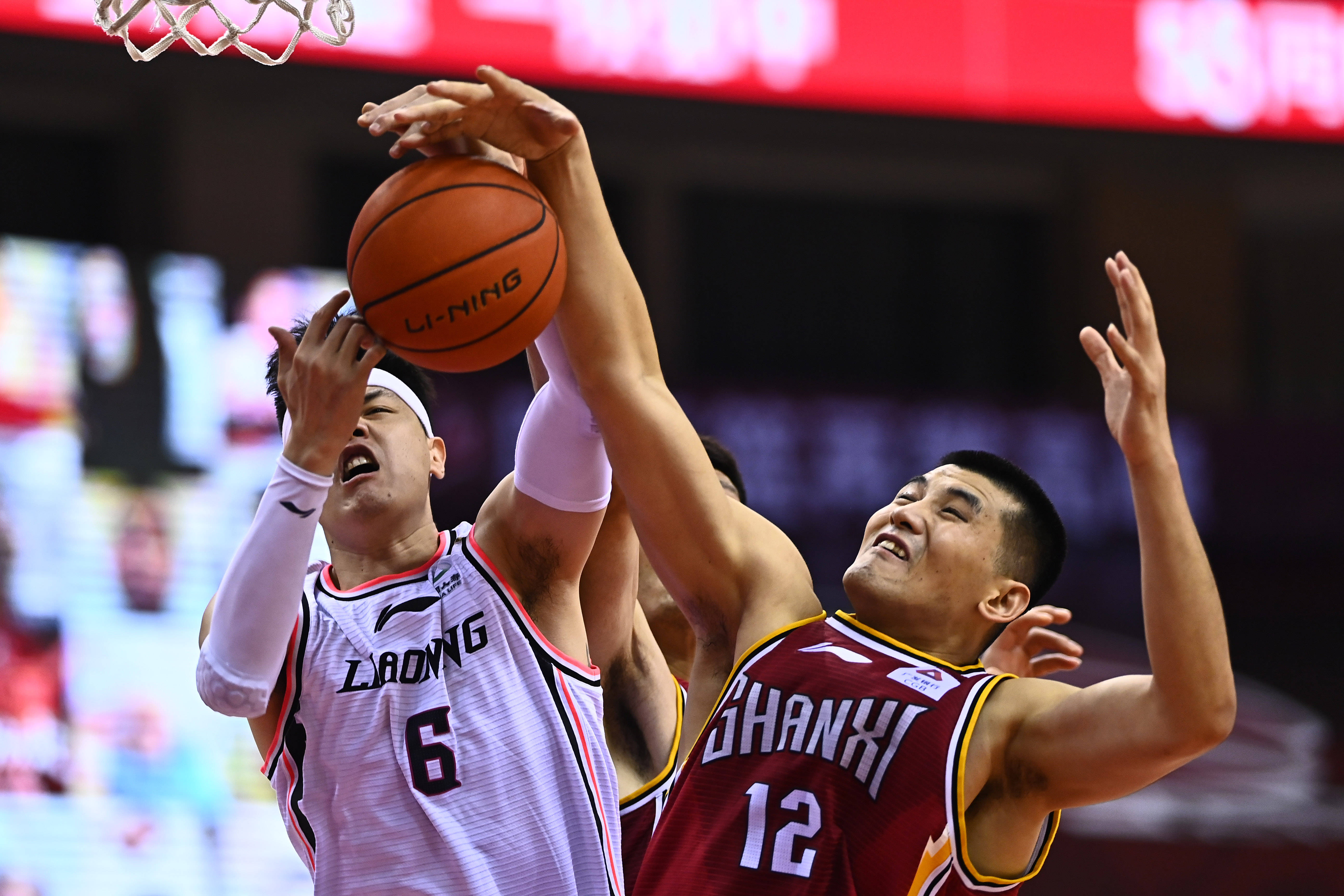 热议成都平广岛：联赛亚冠都蛮硬；租德尔加多需下载反诈app（成都战平广岛引热议：联赛亚冠硬仗不断，德尔加多租借需安装反诈APP）