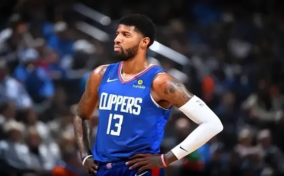 杨瀚森C位晒174女友合照，拿美国驾照开特斯拉，NBA官方转发（杨瀚森晒与174cm女友的C位合影，持美国驾照驾驶特斯拉，获NBA官方转发）