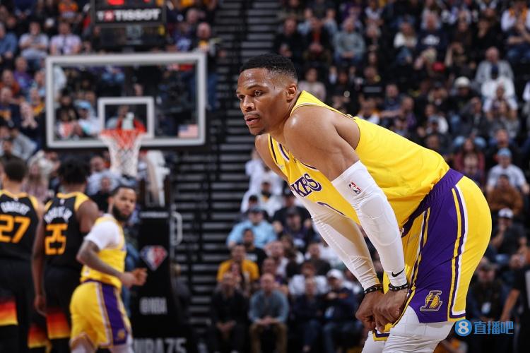 邮报：萨拉赫将与埃及主帅讨论行程，他倾向踢完布莱顿再报到（邮报：萨拉赫将与埃及主帅商谈行程，倾向先战布莱顿后再归队报到）