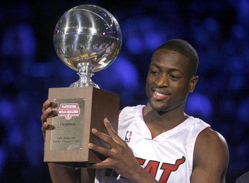 意甲最新积分战报 那不勒绝杀尤文 超国米1分登顶 罗马连败仍第4（意甲积分榜最新局势：那不勒斯绝杀尤文，反超国米1分登顶，罗马连败仍守第4）