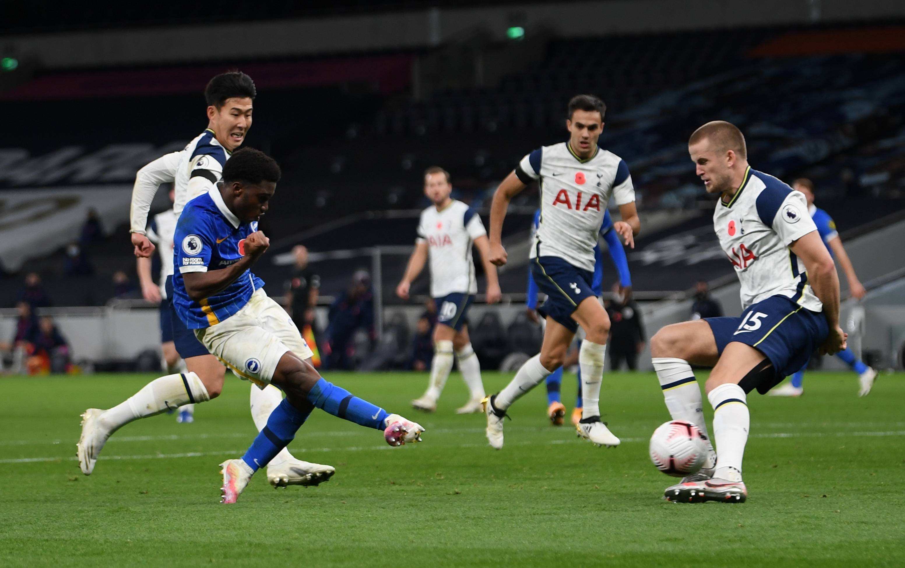 被赠送云达不莱梅印有8号的球衣，克罗斯：这是合同报价吗（获赠云达不莱梅8号战袍，克罗斯调侃：这算报价吗？）