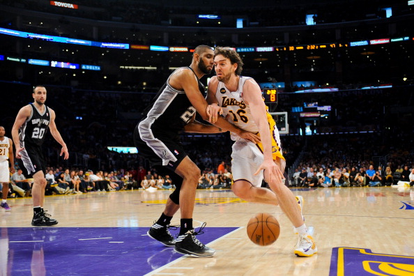 北控vs山东前瞻：两大本土新锐主帅斗法，恩怨之争看点十足（北控战山东前瞻：两位本土新锐少帅斗智斗勇，恩怨戏码看点满满）