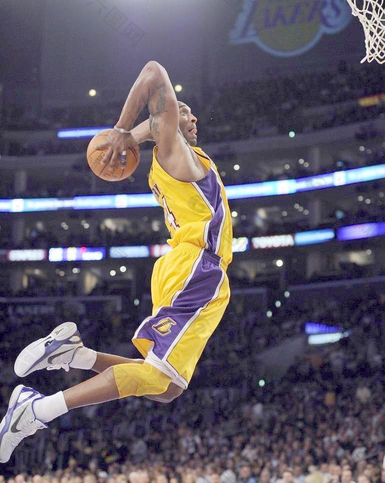 状态火热！浓眉连续3场比赛得分24+，场均30分14板（浓眉火力全开：近三战得分均24+，场均30分14篮板）