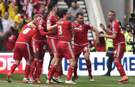 疯狂一战！公牛&老鹰合砍302分，刷新本赛季多项纪录（惊天对决！公牛与老鹰联手轰下302分，多项赛季纪录被改写）