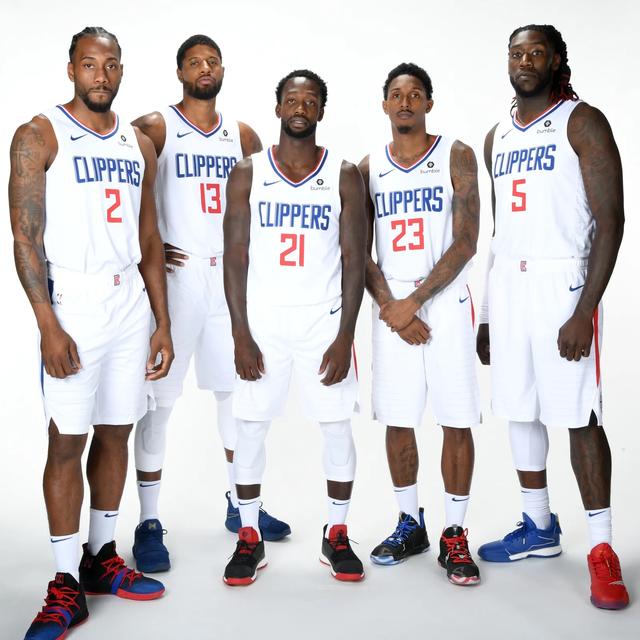 郭晶晶也没想到，霍启刚会因香港火灾后的这一举动，实现口碑暴增（出乎郭晶晶意料，霍启刚在香港火灾后的一举动让口碑飙升）