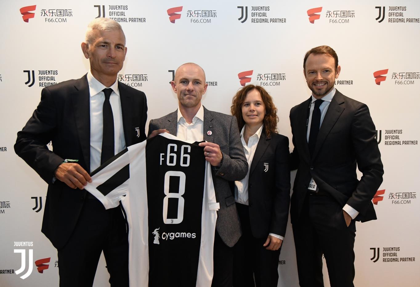 沈梓捷突破吸引克里斯扑防，妙传邹雨宸暴扣，篮球赛场上的精彩瞬间（沈梓捷强突牵制克里斯补防，妙传助邹雨宸炸扣，赛场高光瞬间）