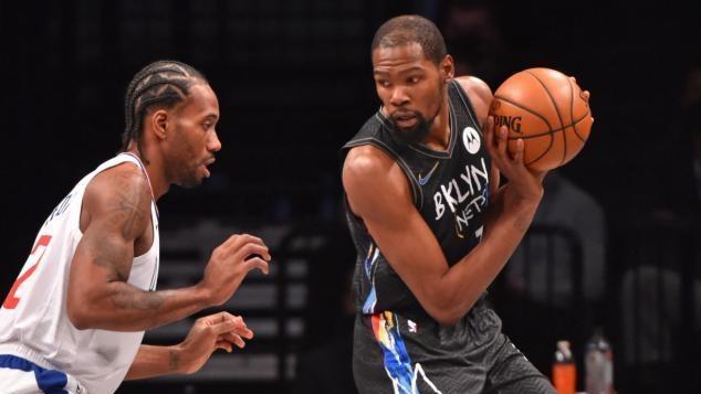 赫内斯：拜仁再次成为一座堡垒；孔帕尼像老母鸡一样保护球员（赫内斯称拜仁重回堡垒之势，孔帕尼如母鸡护仔般庇护球员）