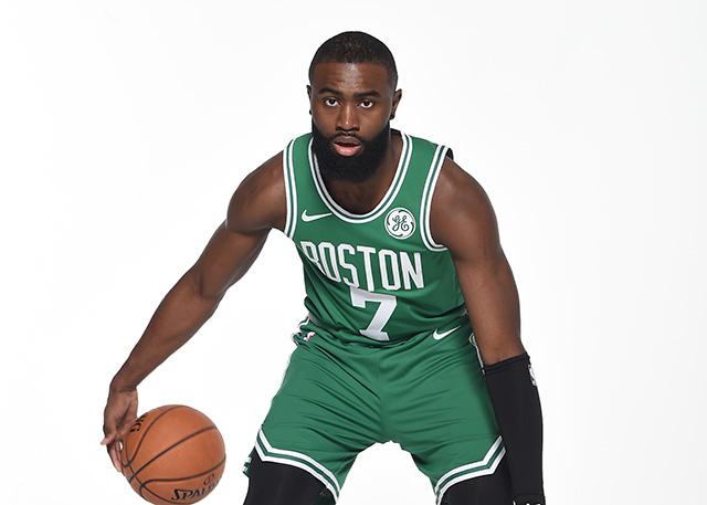 李璇：有个球队主帅最快明天官宣，下赛季应该能换个活法（李璇爆料：某队新帅最快明日官宣，下赛季或迎新气象）