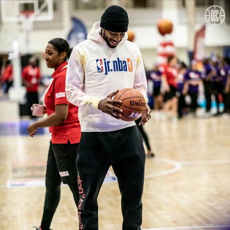 FIFPro最佳阵入围次数榜：梅西17次居首，姆巴佩6次进入前十（FIFPro最佳阵入围次数排名：梅西以17次领跑，姆巴佩6次跻身前十）