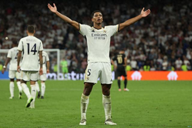 英超官方宣布通过新的财政平衡法案，新版工资帽规则未通过（英超官宣新财政平衡方案获批，工资帽新规未获通过）