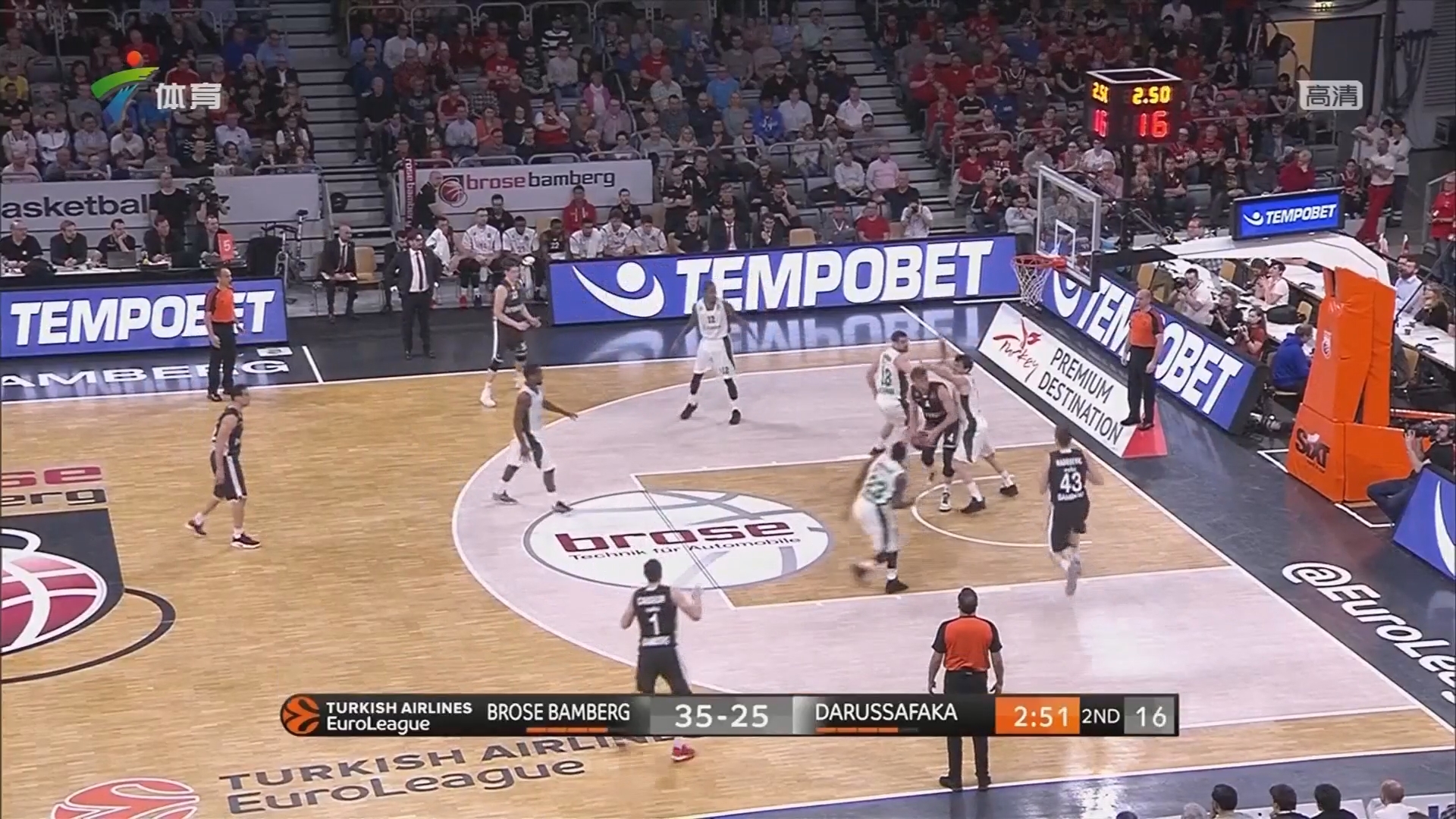 Hero扳平比分，菠萝关羽盯死敌方双c（Hero将比分扳平，菠萝关羽锁死对面双C）