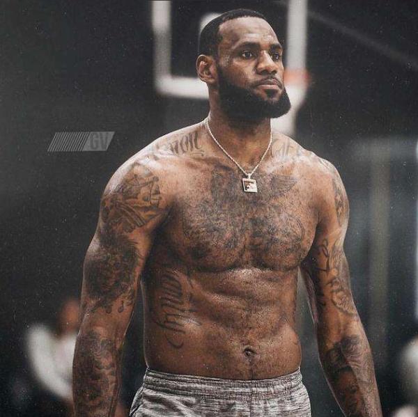 马塔：我想继续证明我依然能享受足球，并且保持高水平状态（马塔：我希望继续证明自己依旧乐在足球，并保持高水准）