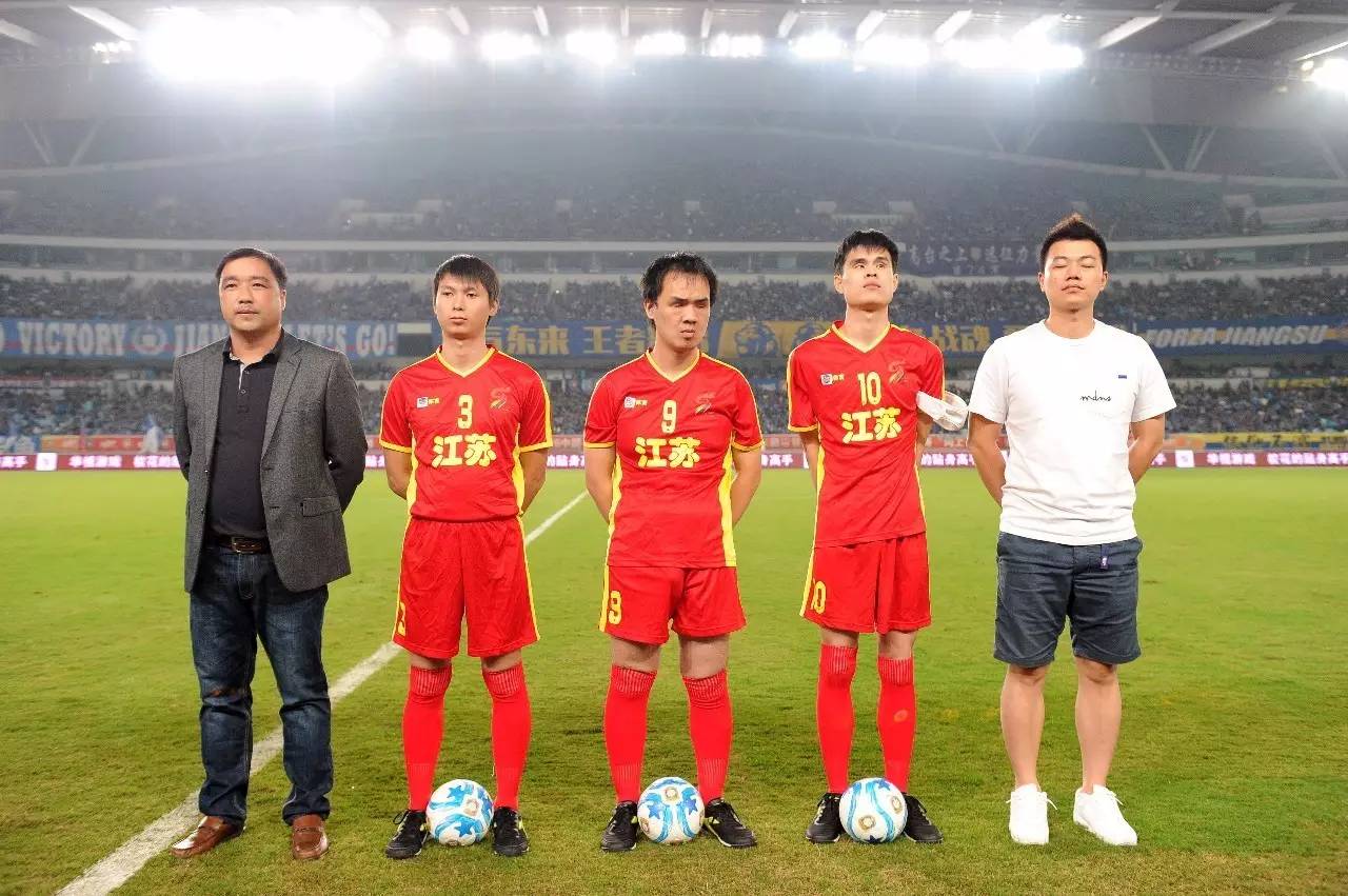 巴尔韦德：佩戴队长袖标的感觉很棒，感谢队友和教练组的支持（巴尔韦德：荣幸佩戴队长袖标，感谢队友与教练组的支持）