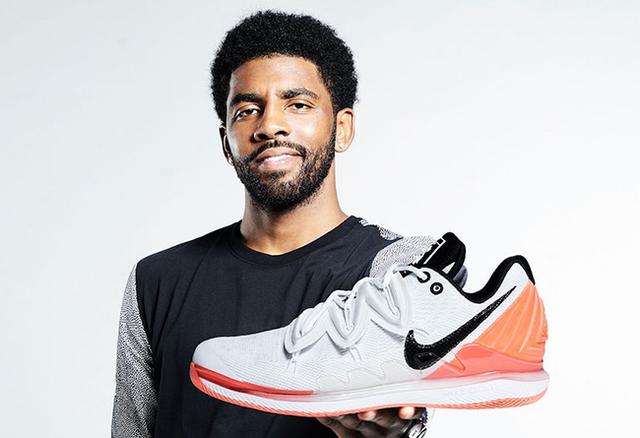 老队友再相见！克莱赛后与库里、追梦深情拥抱致意（老队友重逢！克莱赛后与库里、追梦深情相拥致意）