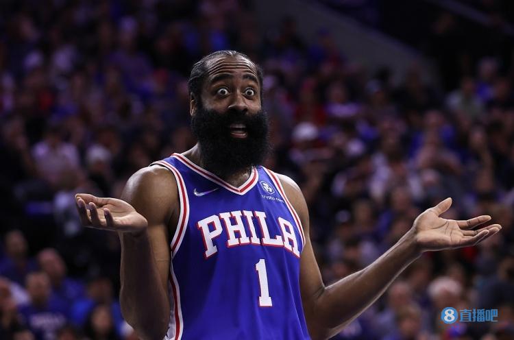 中场核心连续送出致命直塞（中场核心连番送出致命直传）