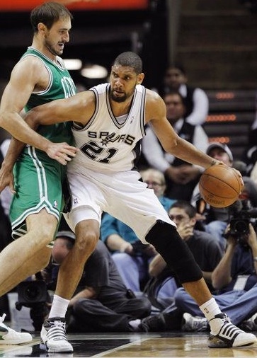 马卡：阿隆索安排多名青训和一线队训练，其中包括雷耶斯儿子（马卡：阿隆索召集多名青训球员与一线队合练，雷耶斯之子在列）