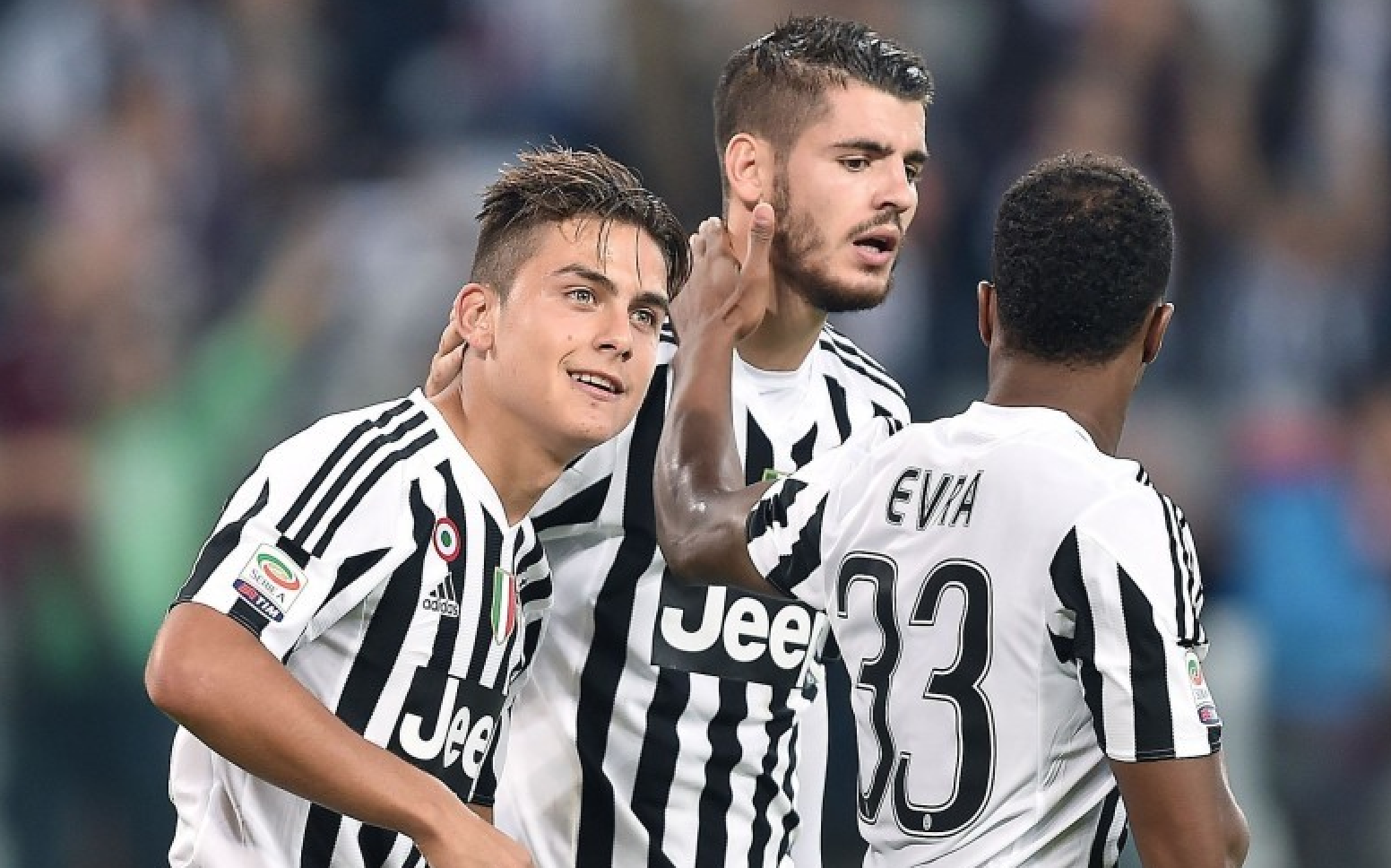 TA评选明年世界杯百大球星：梅西仅第八！C罗高居第25！（TA公布下届世界杯百大球员榜：梅西第8，C罗第25）